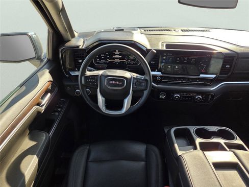 Used 2024 GMC Sierra 1500 SLT image 28