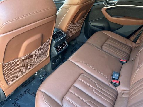 Used 2019 Audi e-tron Prestige w/ Prestige Package image 11