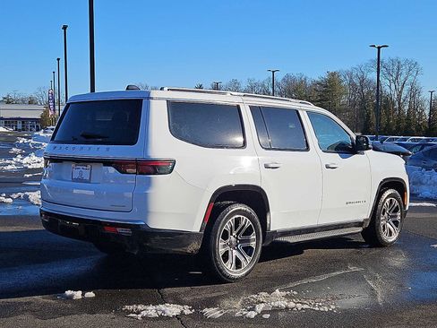 Used 2024 Jeep Wagoneer Series II w/ Flexible Seating Group image 5