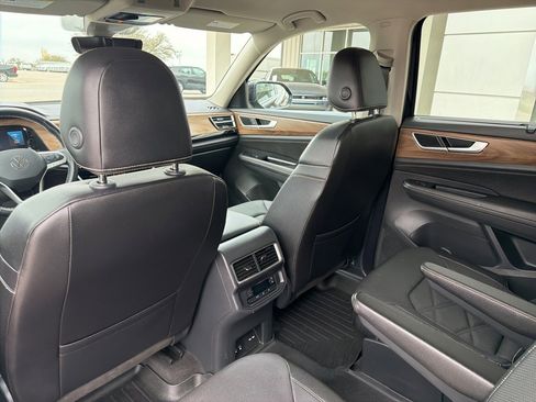 Used 2024 Volkswagen Atlas SE image 16