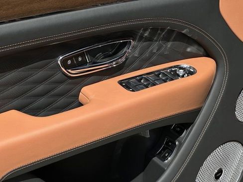 New 2024 Bentley Bentayga image 15