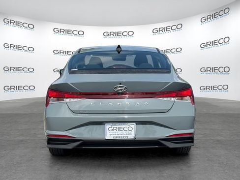 Used 2022 Hyundai Elantra SEL FWD image 6