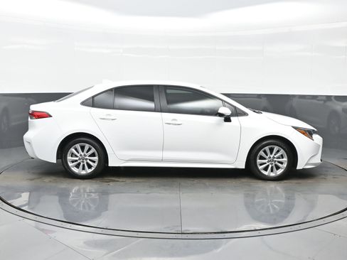 Used 2025 Toyota Corolla LE w/ LE Premium Package image 7