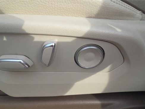 Used 2024 GMC Yukon XL Denali image 32