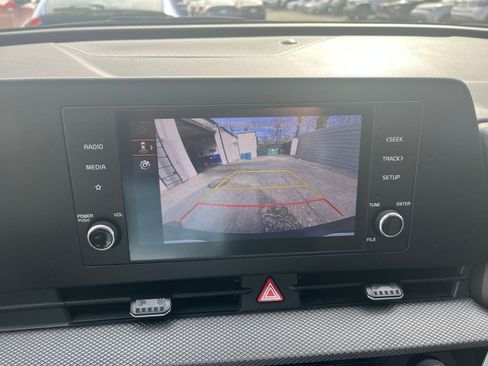 Used 2024 Kia Sportage LX image 20