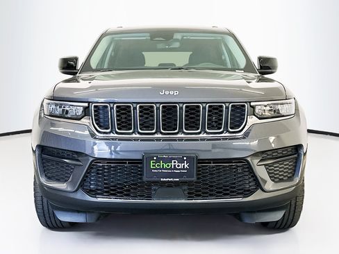 Used 2023 Jeep Grand Cherokee Laredo AWD/4WD image 2