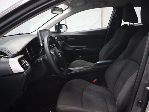 Used 2021 Toyota C-HR LE FWD image 16