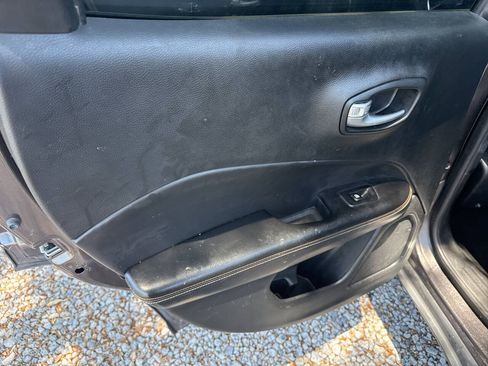 Used 2018 Jeep Compass Sport w/ Tech Group FWD image 10