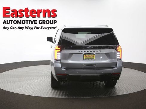 Used 2025 Chevrolet Suburban Z71 AWD/4WD image 38