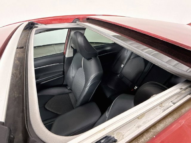 Certified 2020 Toyota Camry SE w/ Blackout Package FWD image 22