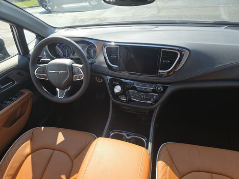 New 2026 Chrysler Pacifica Pinnacle image 26