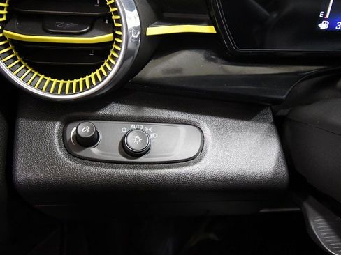 Used 2025 Chevrolet Trax ACTIV image 19