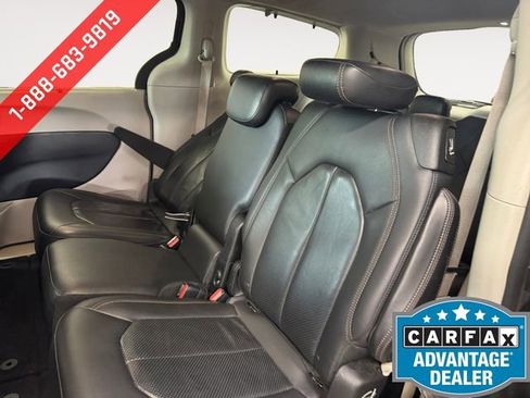 Used 2018 Chrysler Pacifica Touring-L FWD image 22