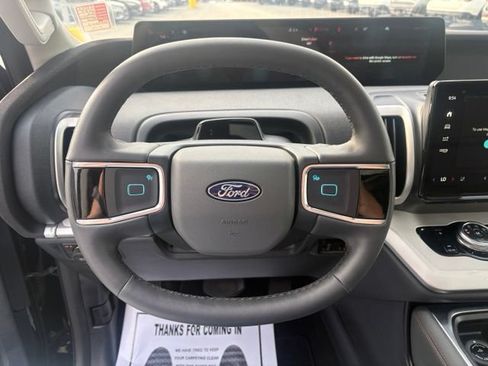 Used 2025 Ford Expedition Active AWD/4WD image 15