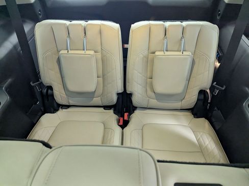 Used 2016 Ford Explorer Platinum image 22