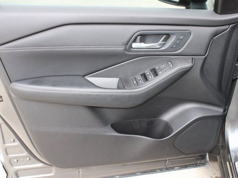 Used 2025 Nissan Rogue SL w/ SL Premium Package image 20