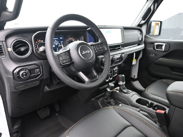 Used 2025 Jeep Gladiator Sport AWD/4WD image 8