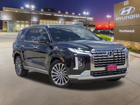Used 2024 Hyundai Palisade Calligraphy FWD image 3