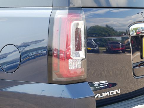 Used 2018 GMC Yukon Denali w/ Denali Ultimate Package AWD/4WD image 17