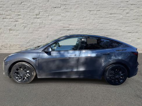 Used 2023 Tesla Model Y Long Range image 8
