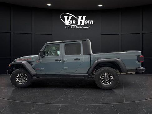 Used 2024 Jeep Gladiator Mojave w/ Technology Group AWD/4WD image 4