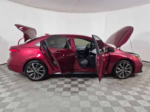 Used 2022 Toyota Corolla SE FWD image 9