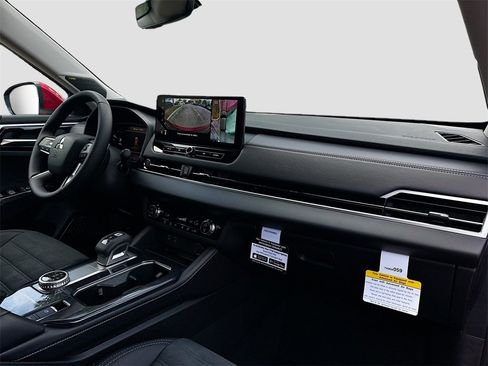 New 2025 Mitsubishi Outlander SE image 32