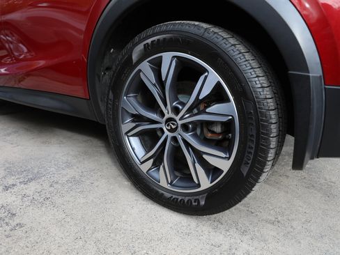 Used 2017 INFINITI QX30 Premium w/ Cargo Package image 12