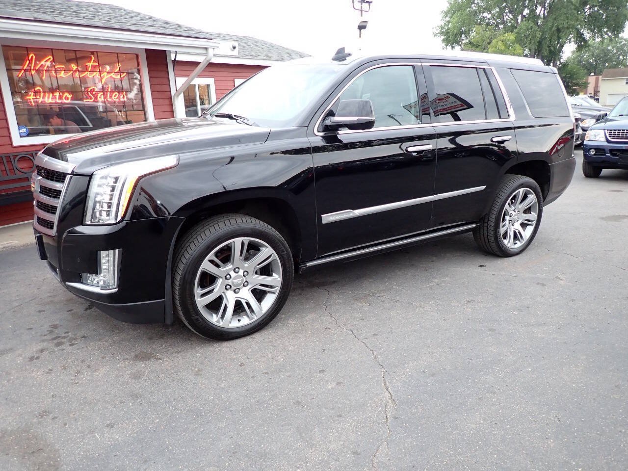 Used 2015 Cadillac Escalade Premium AWD/4WD image 3