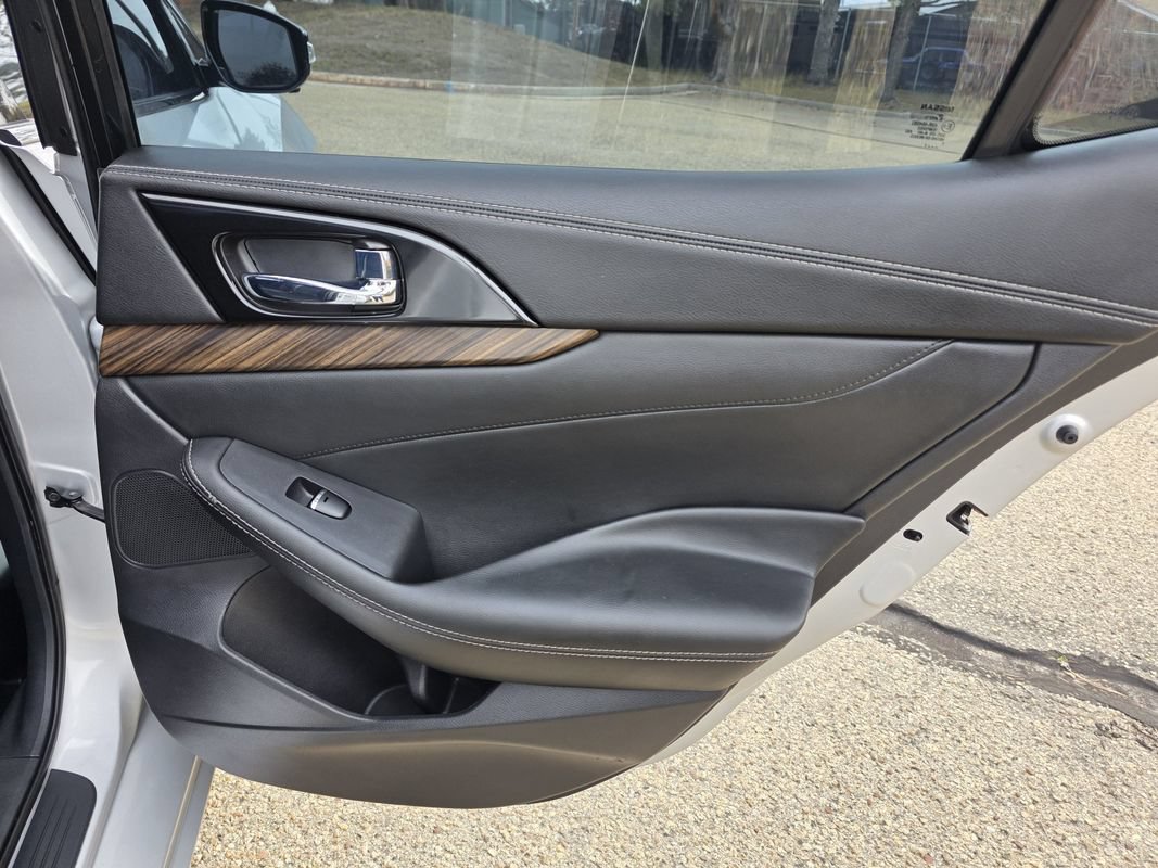 Used 2017 Nissan Maxima Platinum FWD image 19