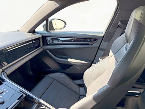 Used 2025 Porsche Panamera 4 image 73