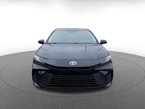 Used 2025 Toyota Camry LE image 4