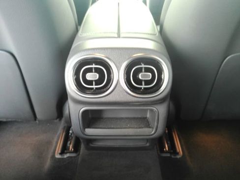 Used 2024 Mercedes-Benz GLC 300 SUV image 29