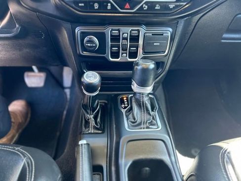 Used 2022 Jeep Wrangler Unlimited Sahara w/ LED Lighting Group AWD/4WD image 23