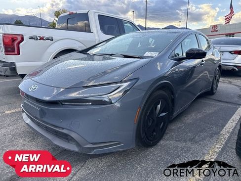 Used 2025 Toyota Prius LE FWD image 17