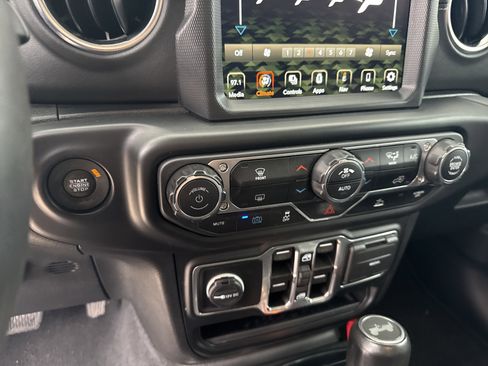 Used 2023 Jeep Wrangler Sahara image 32