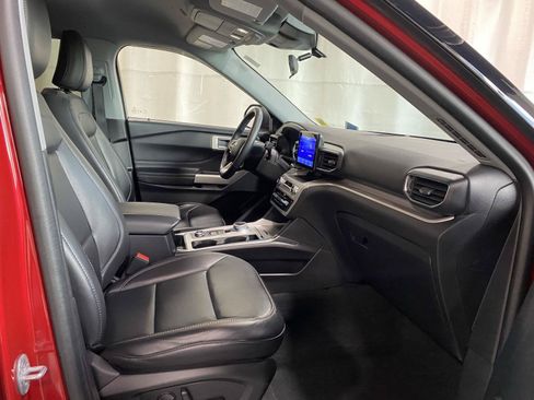 Used 2023 Ford Explorer XLT w/ Equipment Group 202A AWD/4WD image 11