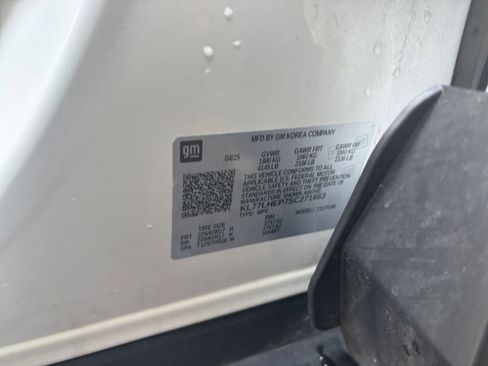 Used 2025 Chevrolet Trax LT w/ LT Convenience Package FWD image 28