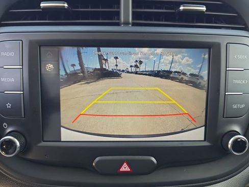 Used 2023 Kia Soul LX w/ LX Technology Package image 17