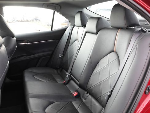 Used 2018 Toyota Camry XLE image 35