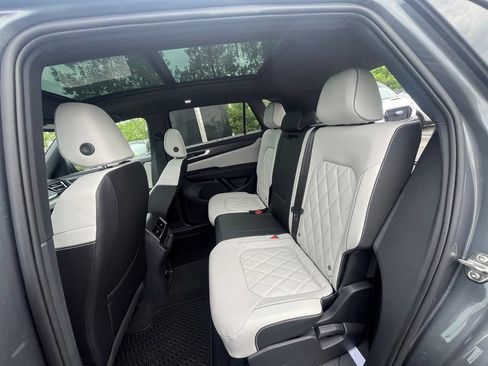 Certified 2025 Volkswagen Atlas Cross Sport SEL Premium R-Line AWD/4WD image 24