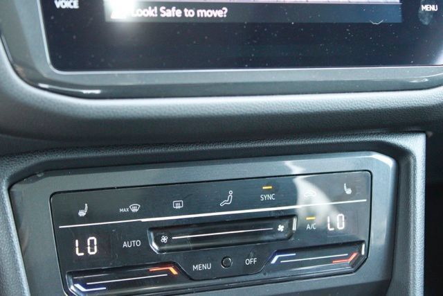 Used 2024 Volkswagen Tiguan SE w/ Panoramic Sunroof Package AWD/4WD image 28