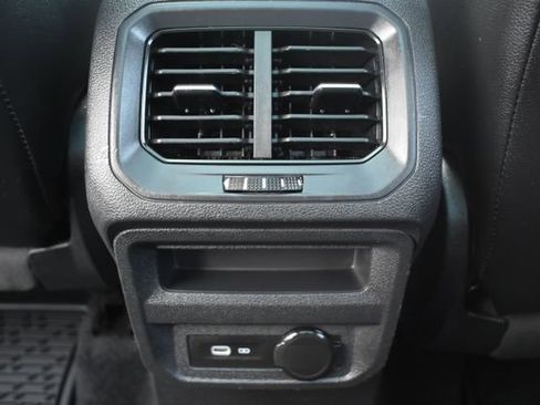 Used 2022 Volkswagen Tiguan SE R-Line FWD image 33