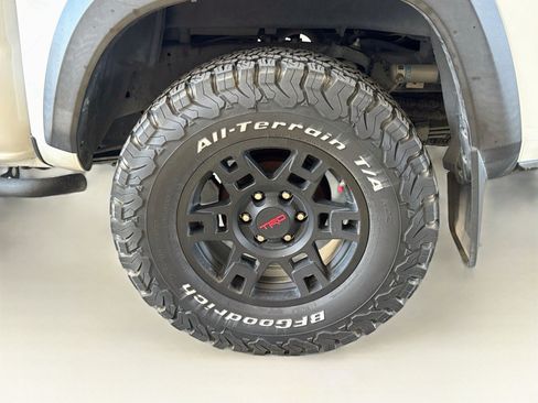 Used 2017 Toyota Tacoma TRD Off-Road w/ Tow Package (A/T) AWD/4WD image 17