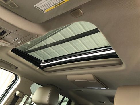 Used 2019 GMC Yukon XL SLT w/ Open Road Package image 12