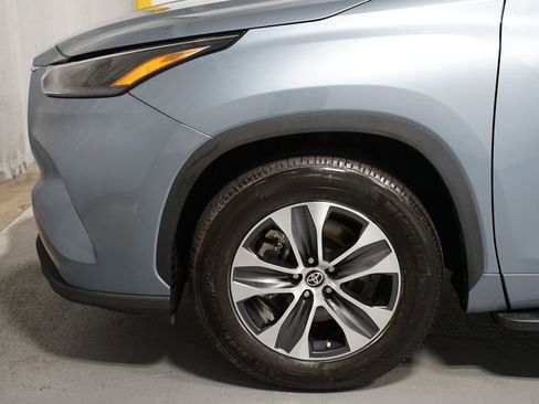 Used 2022 Toyota Highlander XLE image 5