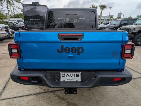 New 2026 Jeep Gladiator Sport AWD/4WD image 5