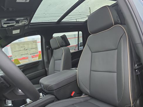New 2026 GMC Yukon XL Elevation image 12