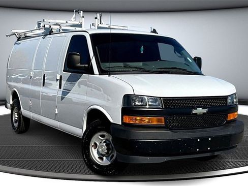 Used 2022 Chevrolet Express 3500 Extended w/ Driver Convenience Package image 3