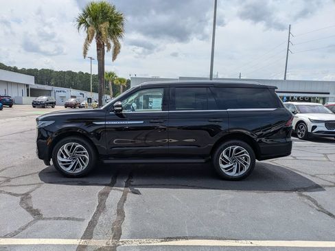 New 2027 Lincoln Navigator Premiere RWD image 7
